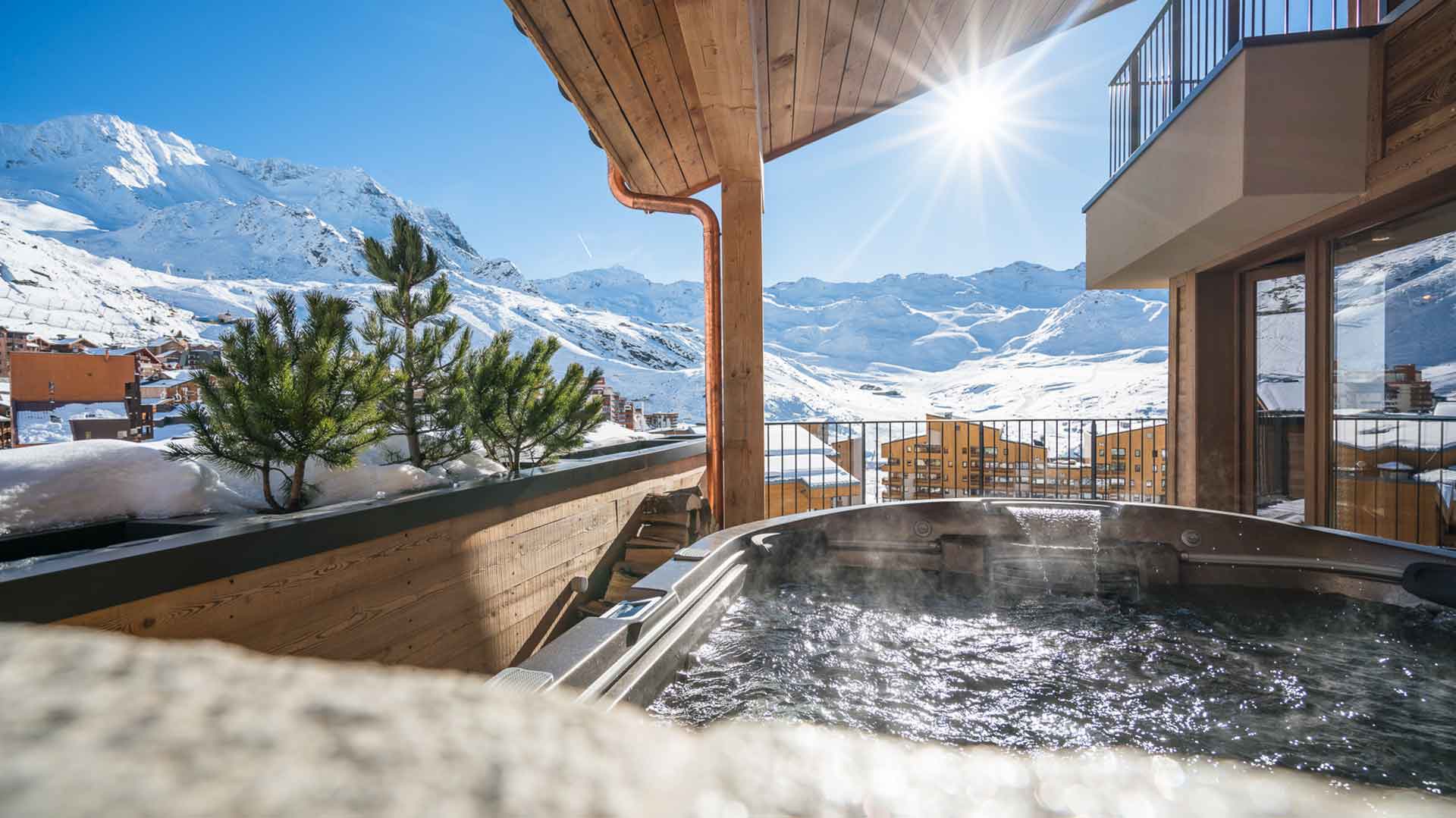 Jacuzzi privatif dans la résidence Chalet Cocoon à Val Thorens